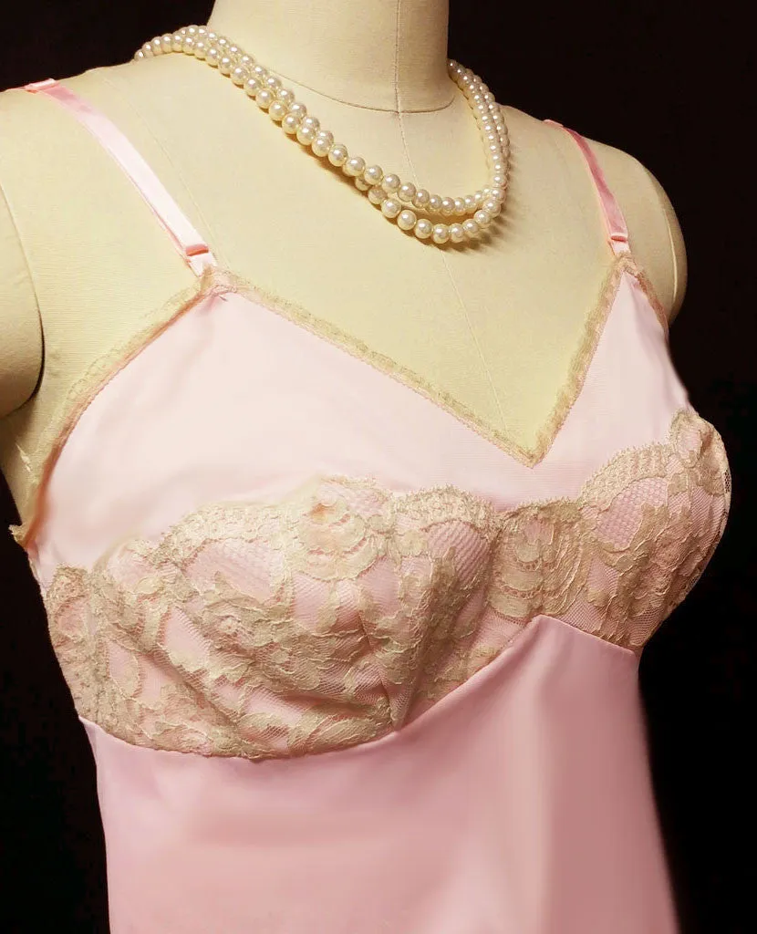 *FANCY VINTAGE HOLLYWOOD VASSERETTE ECRU LACE SLIP IN SWEETHEART PINK
