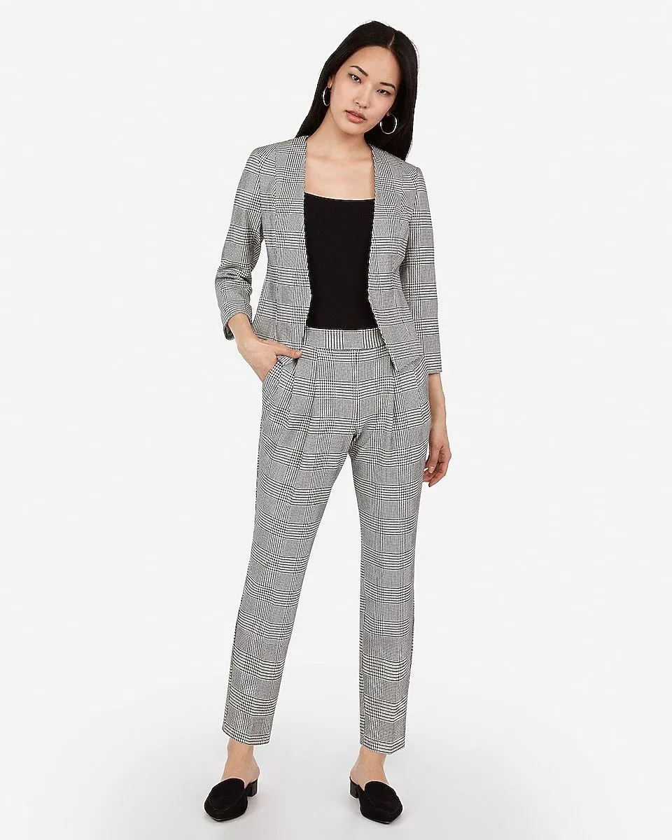 Mid Rise Houndstooth Print Ankle Pant in Black And White