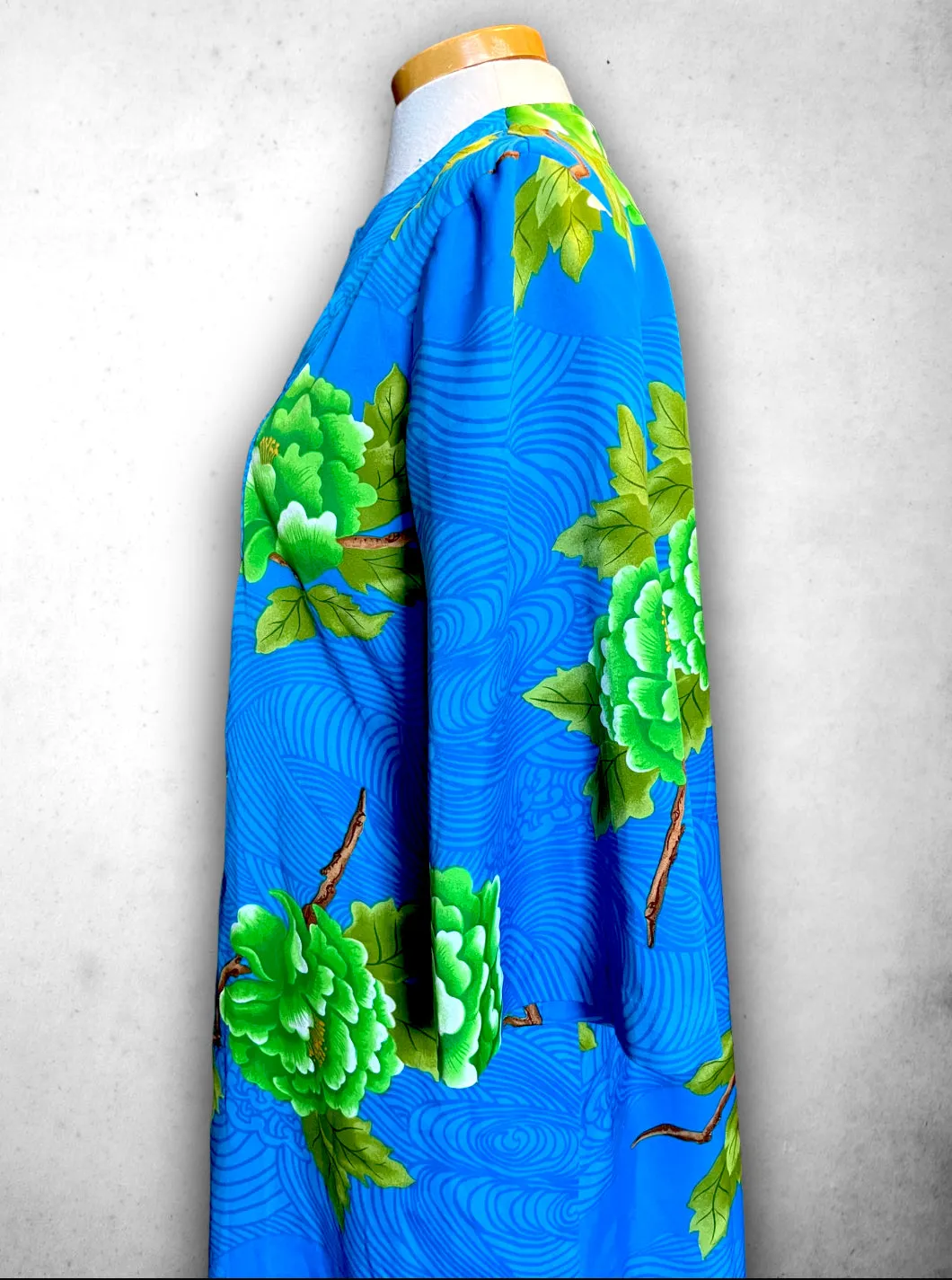 Vintage 1970’s Teal Blue & Green Chrysanthemum Hawaiian House Dress